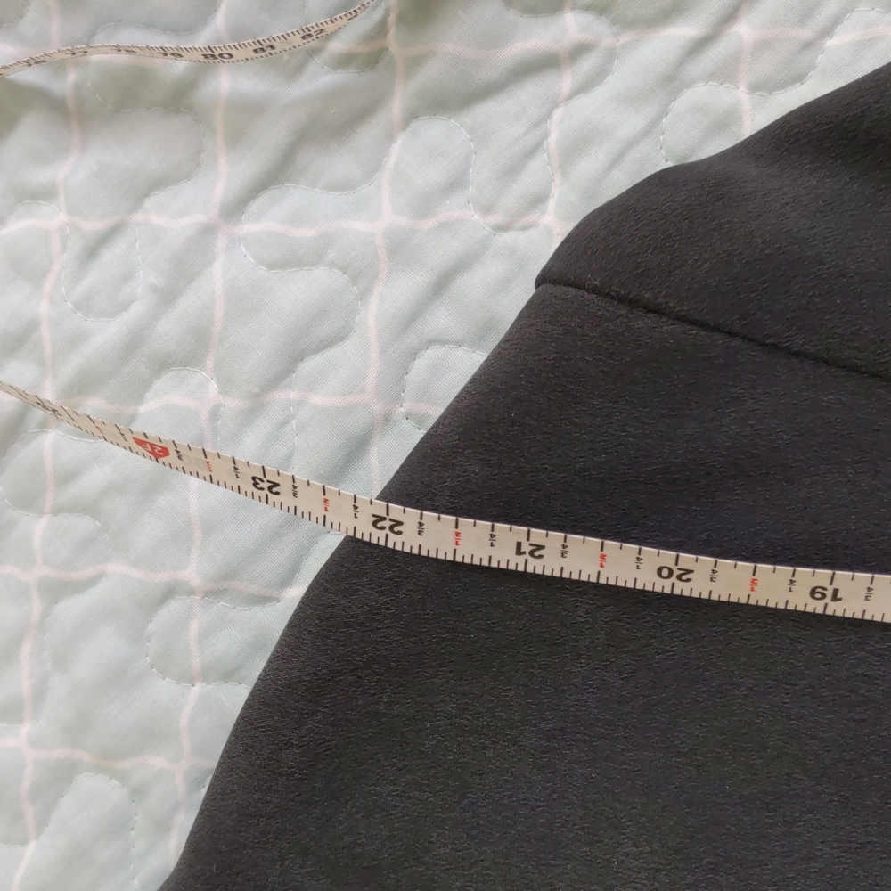 Larry Levine lined silk pant suit nwot. Size 10 petite Very dark navy or black? - Picture 5 of 13